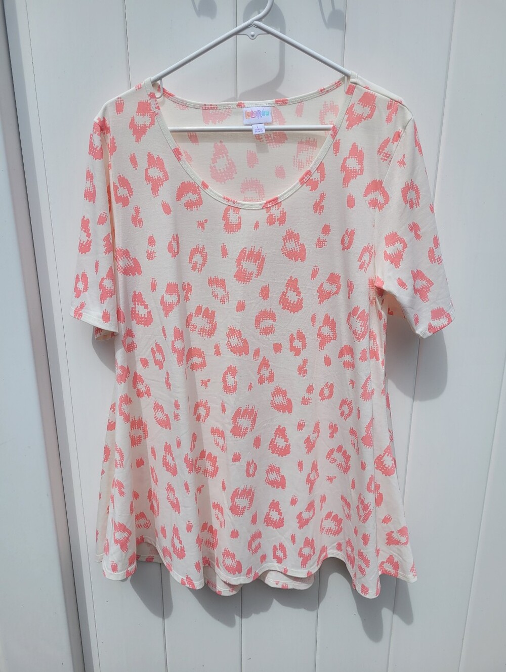 NWT - LuLaRoe Perfect Tee - Size Large